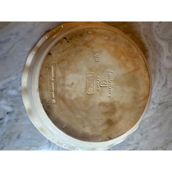Emile Henry Williams Sonoma Ruffled Pie Dish Cream - Picture 4 of 6